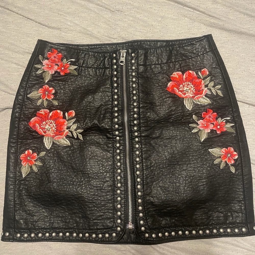 American eagle embroidered skirt